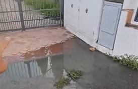 Prato, condominio “ostaggio” di una fogna che non funziona