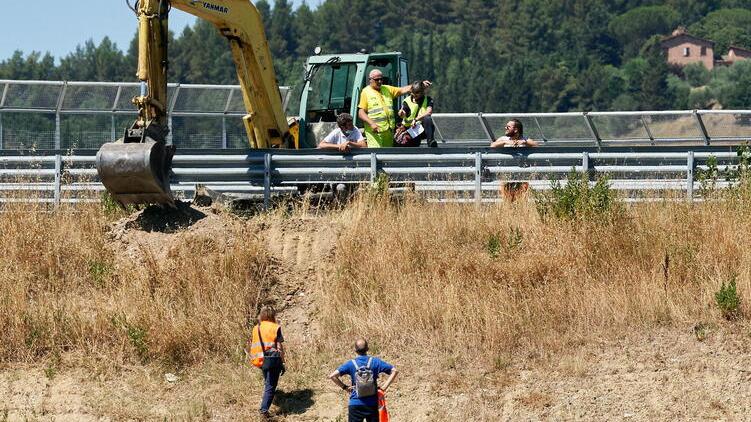 Scavi lungo il tracciato della 429 per rimuovere il keu
