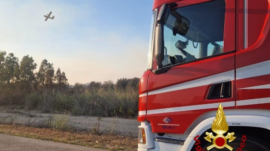 Fiamme tra Mogoro e Pabillonis, paura per case e aziende