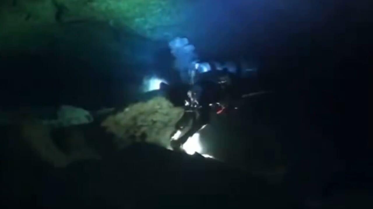 Cinque sub italiani morti nella grotta alle Maldive: le bombole erano rimaste senza ossigeno