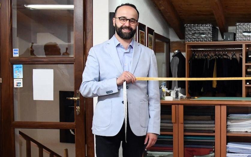 Negozi chiusi e una valanga di ricordi: oggi l’ultimo saluto a Pinu