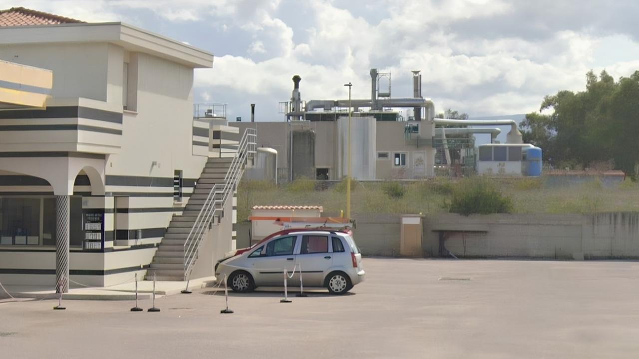 Odori nauseabondi in paese, il sindaco sporge denuncia