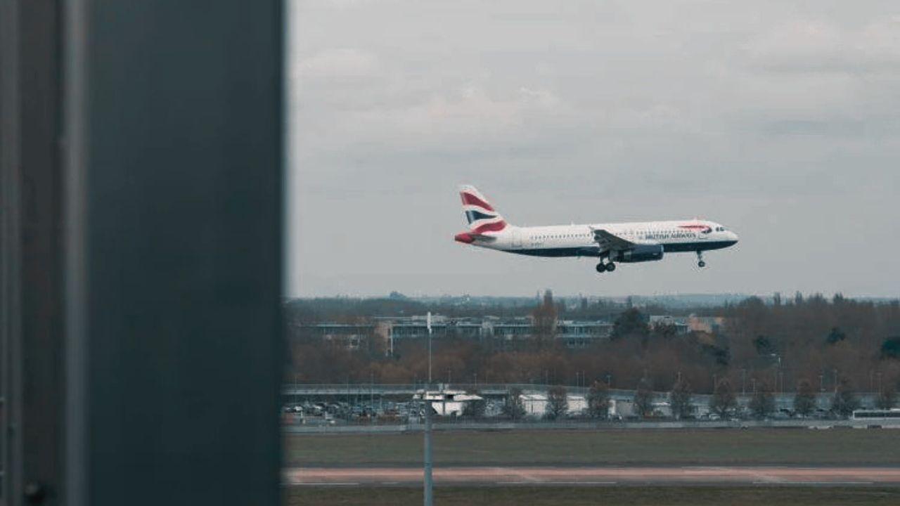 Volo Londra-Chicago: scatta l’emergenza e l’aereo rientra a Heathrow – Persi oltre 8mila metri di quota in pochi minuti