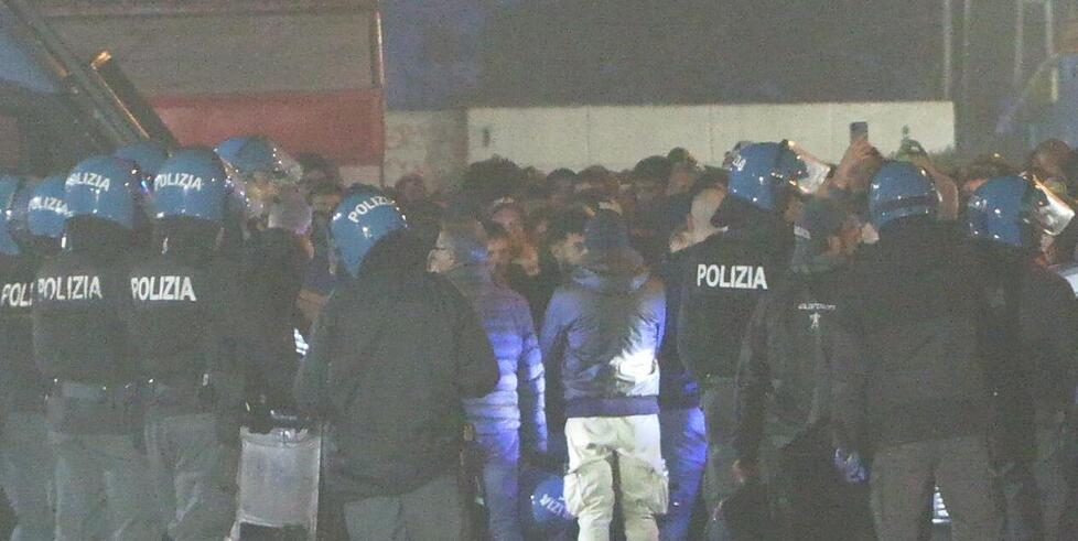 Cercarono di investire la Polizia al rave di Campogalliano. La Procura chiede quattro condanne