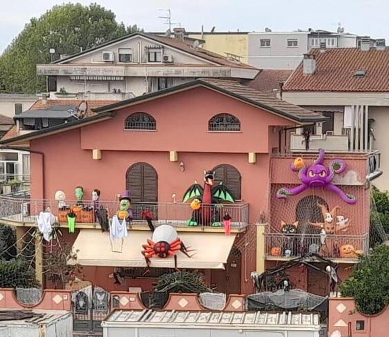 Gli addobbi per il 31 ottobre