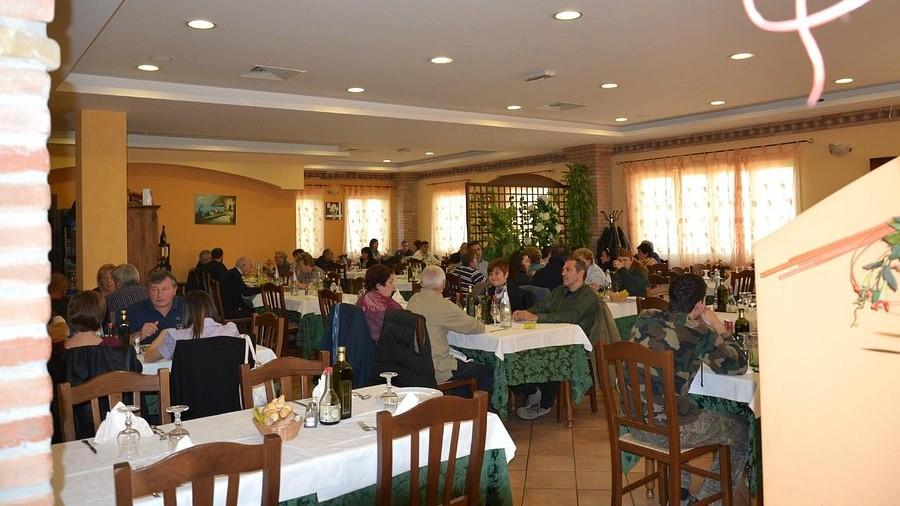 Bondeno, mangiano pesce e fuggono senza pagare: appello per trovarli