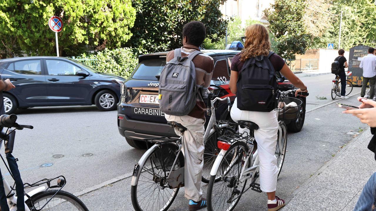 Ferrara, accoltellamento al liceo Ariosto: «Disagio psichico e poche risorse»