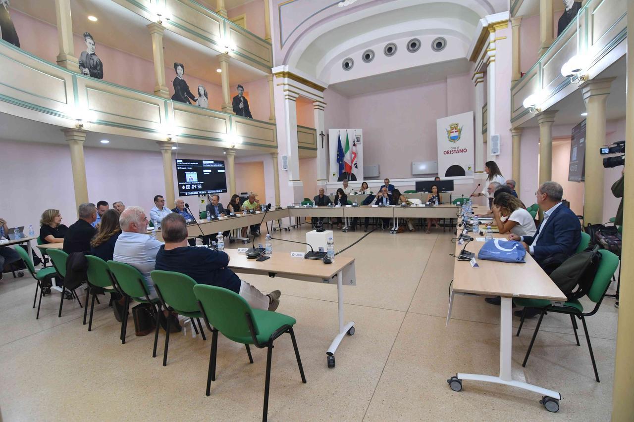Nasce un nuovo polo centrista per il governo della città: l’accordo