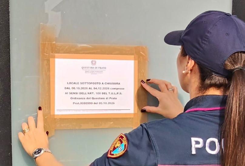 
	Una poliziotta mette i sigilli al ristorante cinese


