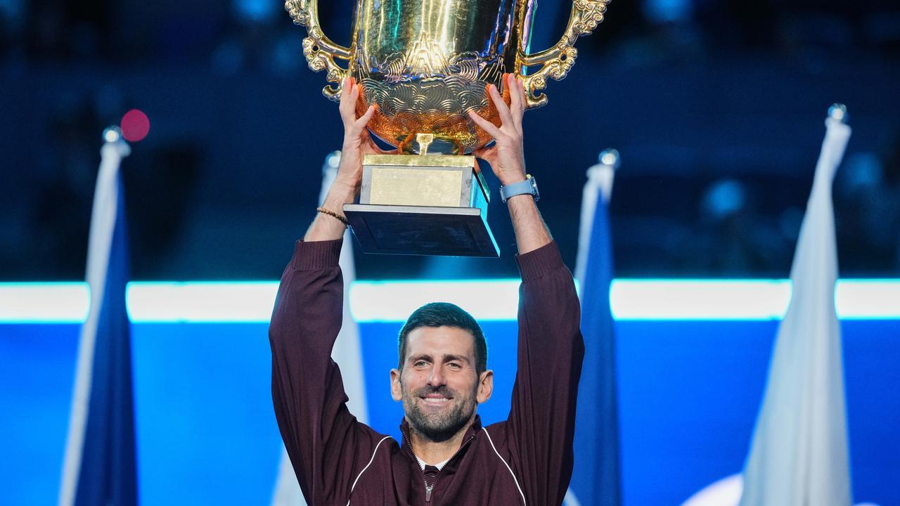 Djokovic non si ferma: trionfa a Pechino, 102° titolo e Federer è a una sola lunghezza