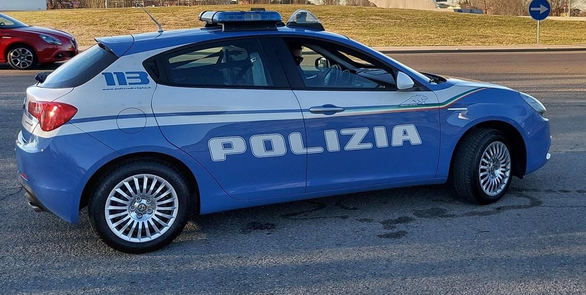Fermato in auto a San Maurizio, sotto il sedile nascondeva 22 ovuli di cocaina: arrestato