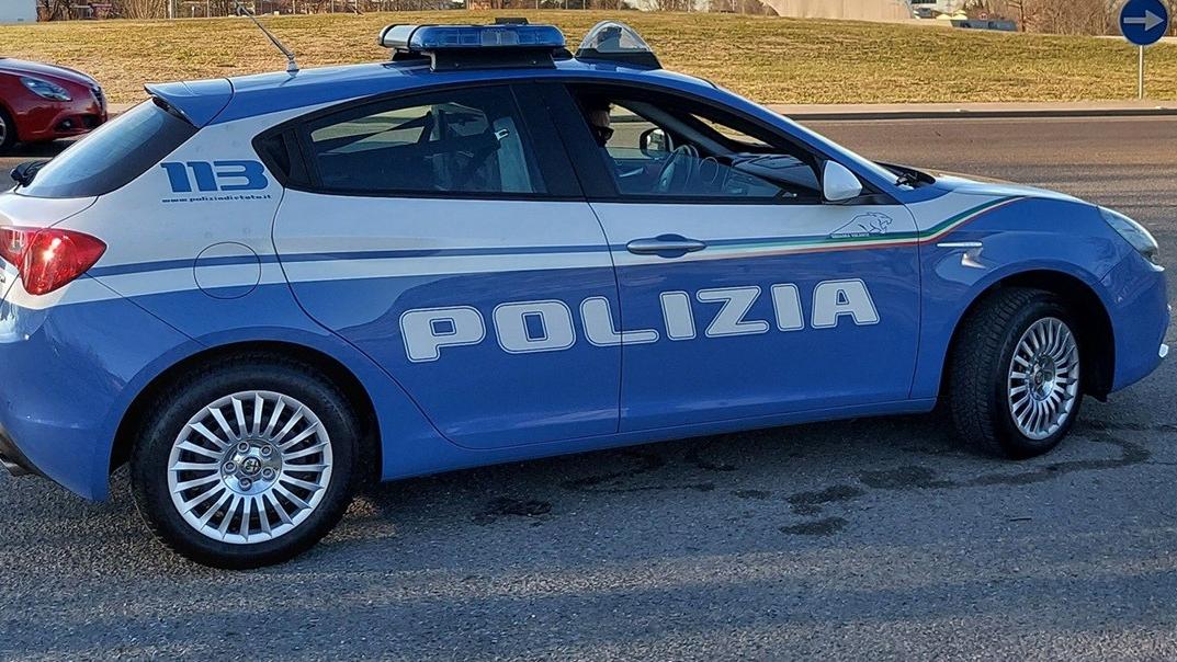 Fermato in auto a San Maurizio, sotto il sedile nascondeva 22 ovuli di cocaina: arrestato