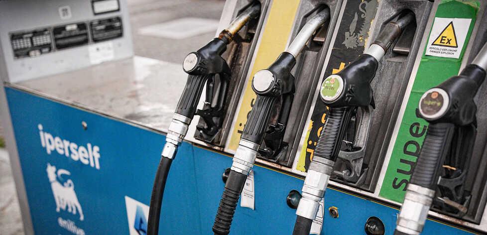 Carburanti, lo sconto è già cancellato? Eni e Governo nel mirino dei consumatori