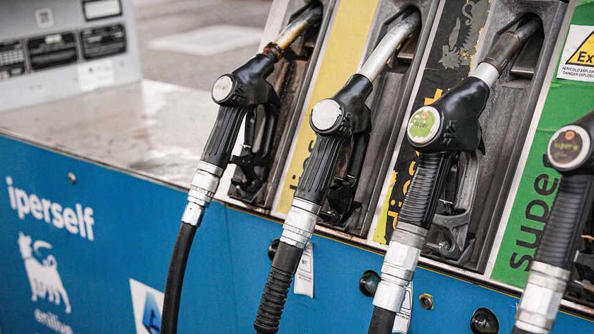 Carburanti, lo sconto è già cancellato? Eni e Governo nel mirino dei consumatori