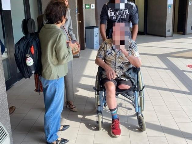Travolto da un furgone, perde la gamba a 77 anni: «La mia vita è cambiata per sempre»
