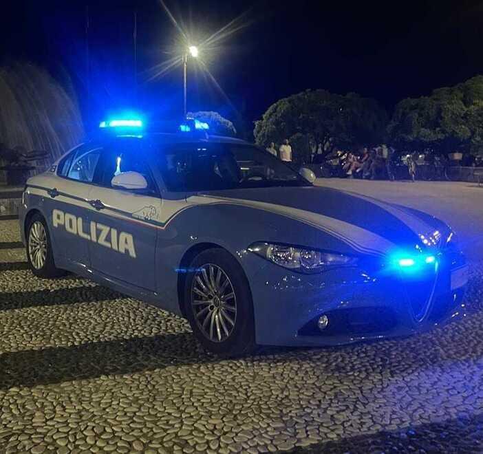 Viareggio, due rapine nella notte: vittime picchiate e mandate in ospedale