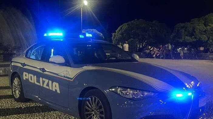 Viareggio, due rapine nella notte: vittime picchiate e mandate in ospedale