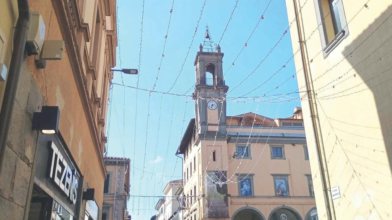 
	Le prime luci in centro a Pontedera

