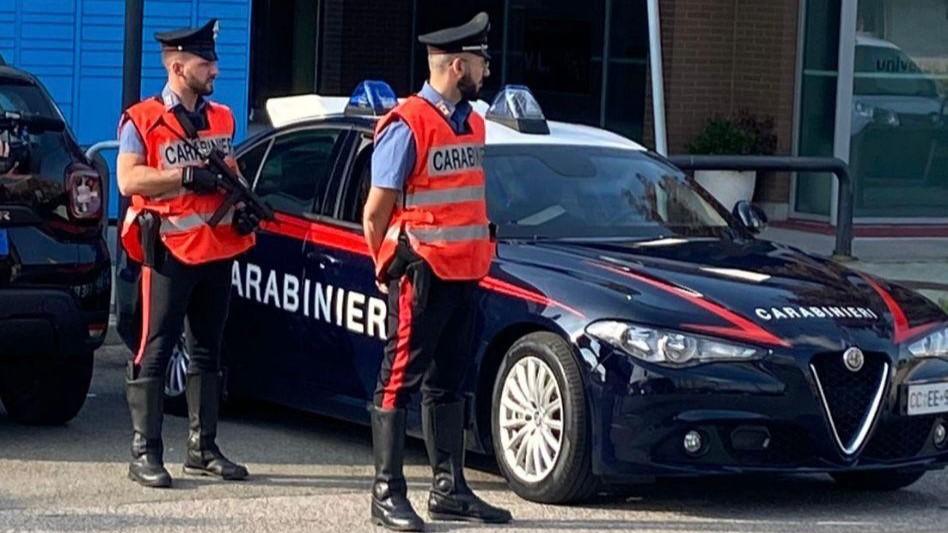 Non si ferma all’alt e fugge in tangenziale a 170 chilometri orari: arrestato 19enne