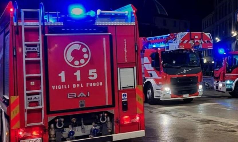 Temporale a Sassari, super lavoro per i vigili del fuoco: una quindicina di interventi in corso