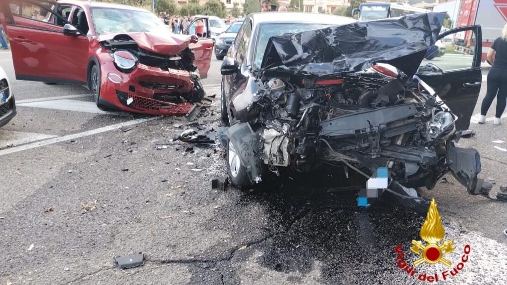 Scontro tra due auto sulla statale 196, grave un 28enne: trasportato in elisoccorso