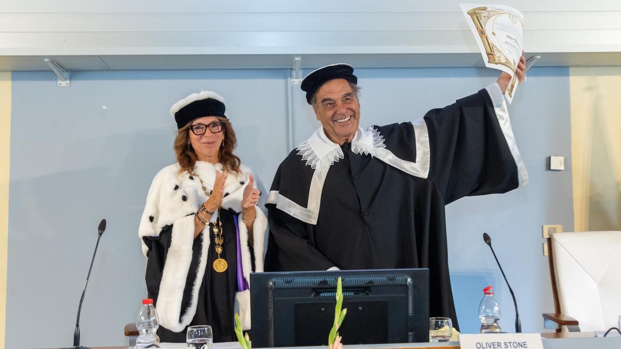 Oliver Stone a Ferrara, dopo la cittadinanza arriva la laurea honoris causa