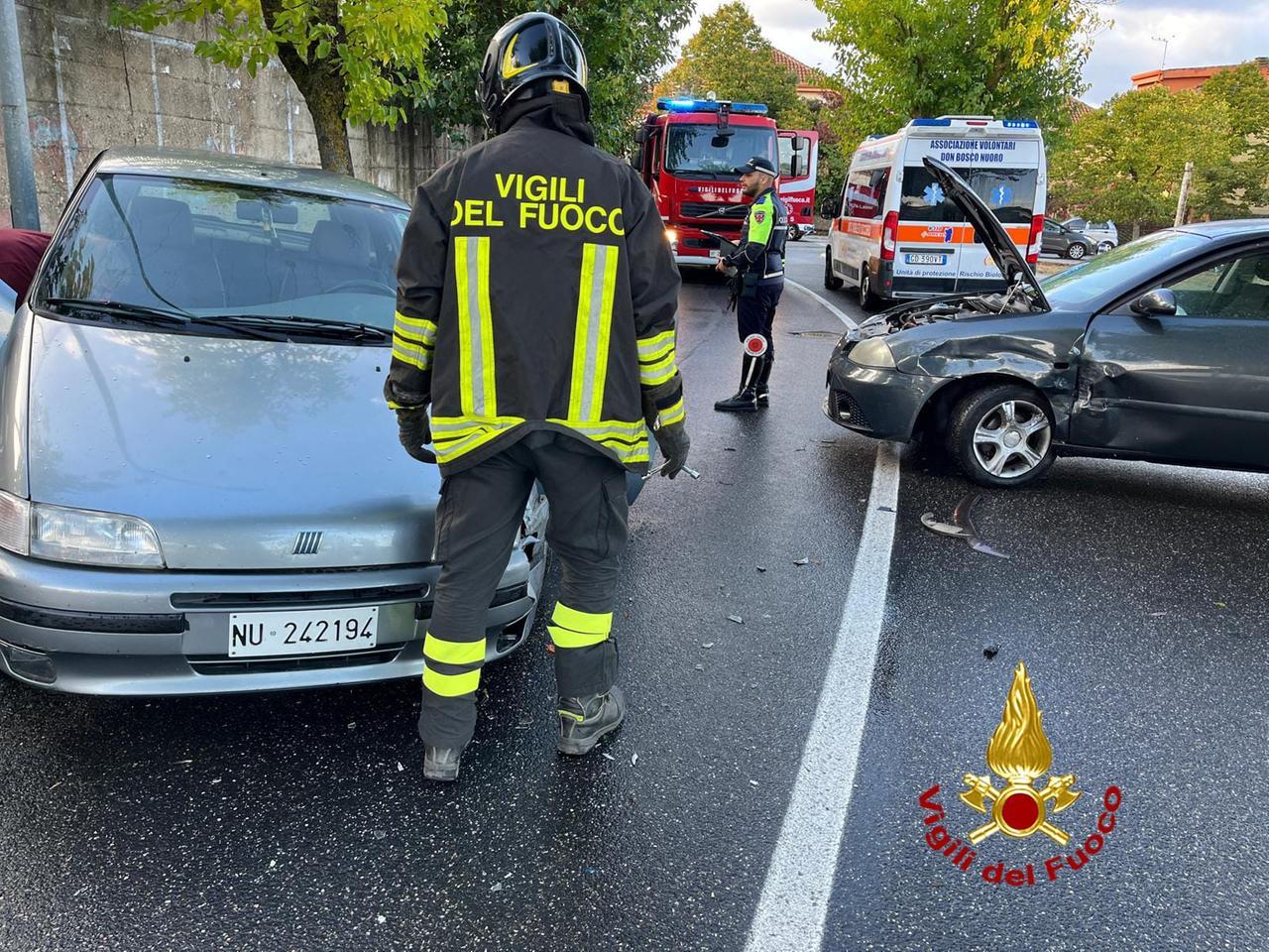 Scontro fra due auto: due feriti in ospedale