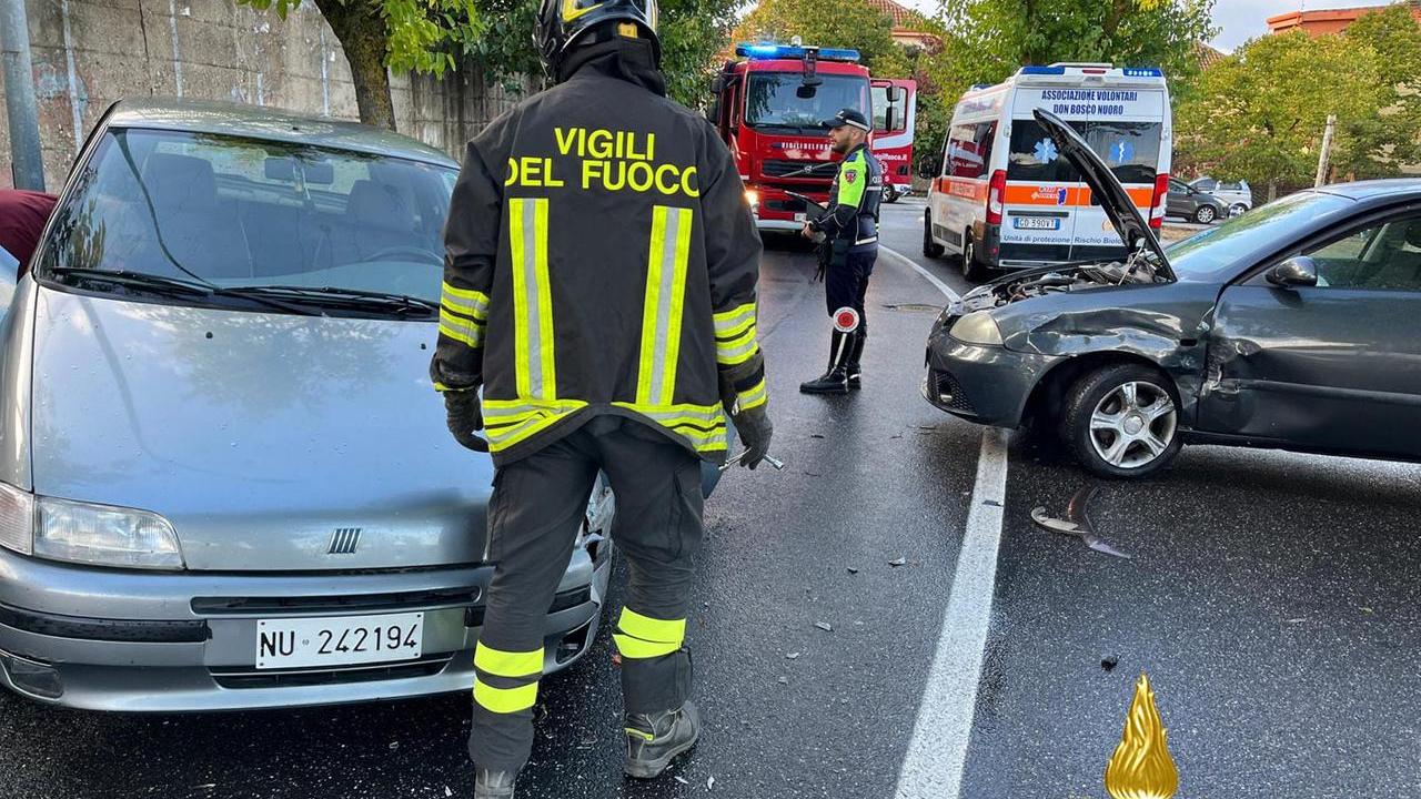 Scontro fra due auto: due feriti in ospedale