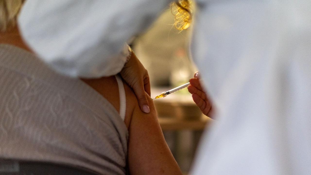 Influenza e Covid-19, in Emilia-Romagna parte la campagna di vaccinazione: come funziona