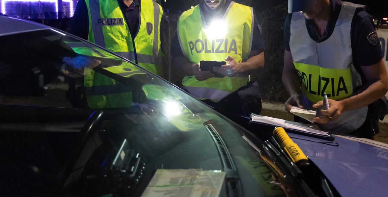 
	L'automobilista non si &egrave; fermato all'alt della polizia

