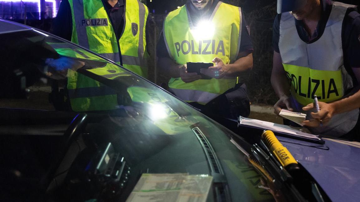 L'automobilista non si è fermato all'alt della polizia