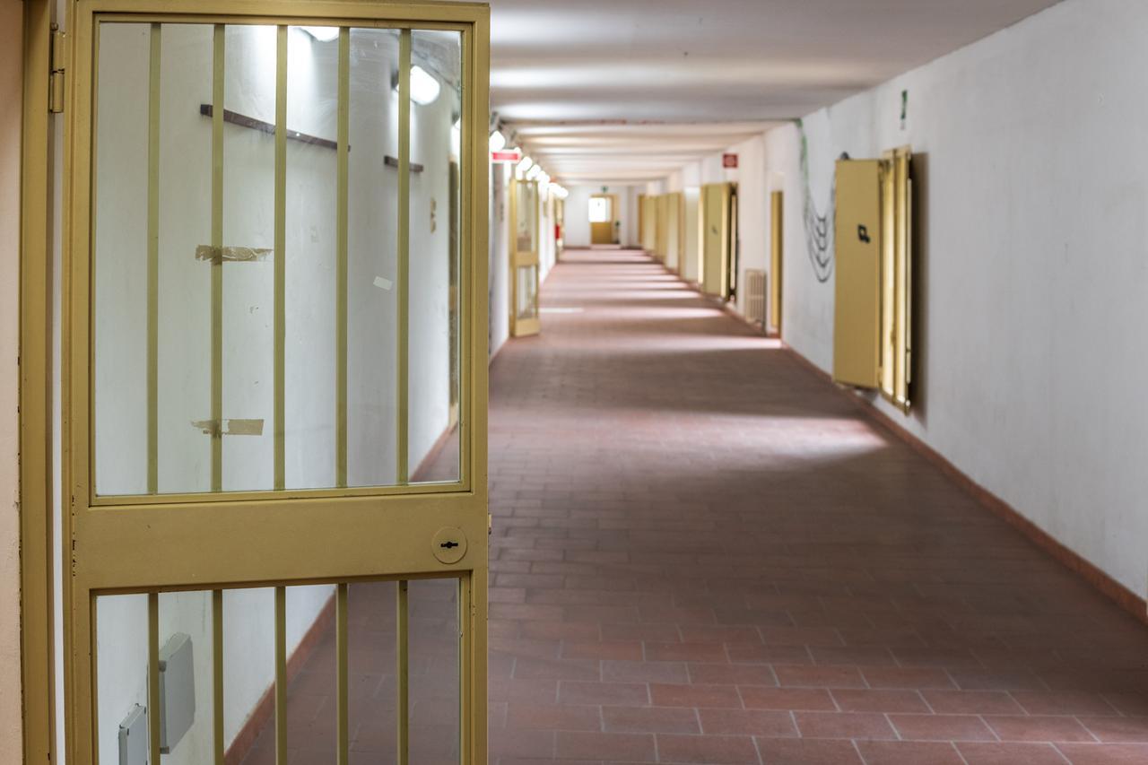 Carceri, allarme suicidi: «Ogni 33 ore nella in Emilia-Romagna un detenuto tenta di togliersi la vita»