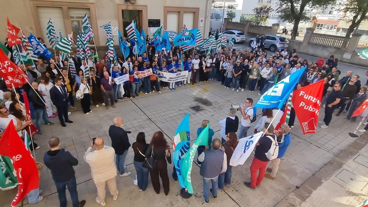 Aou Sassari, la protesta esplode: «Pronti alle dimissioni di massa e a portare la vertenza a Roma»