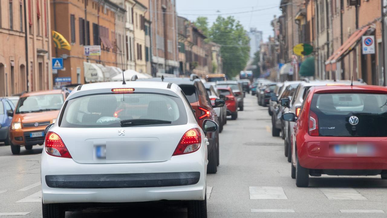 Auto, dodici milioni di italiani lasciati a piedi in un anno: i guasti più frequenti
