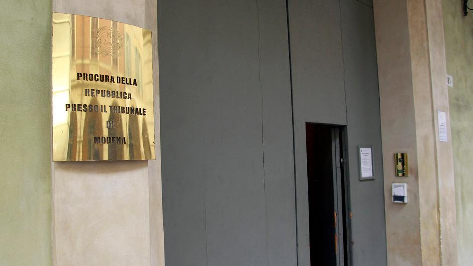 Muore a 40 anni dopo aver assunto farmaci e droga: indagato lo spacciatore