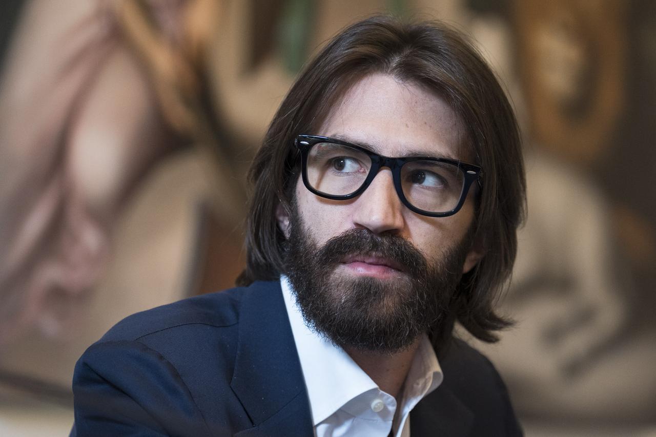 Leonardo Maria Del Vecchio da Fedez: «Ho fatto l’amore con 2000 donne, la droga per riempire il buio, in Italia essere ricchi è una colpa»