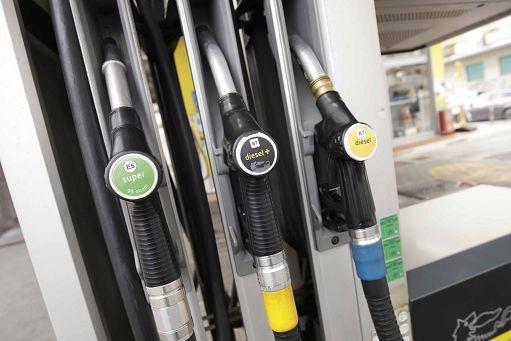 Benzina e diesel, gli sconti Saras arrivano alle pompe indipendenti: prezzi più bassi in tutta la Sardegna