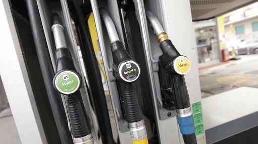 Benzina e diesel, gli sconti Saras arrivano alle pompe indipendenti: prezzi più bassi in tutta la Sardegna