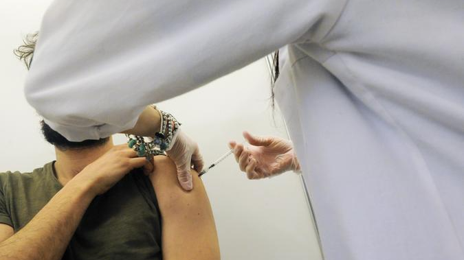 Reggio Emilia, da lunedì al via le vaccinazioni contro influenza e Covid: 120mila dosi disponibili, ecco come prenotare