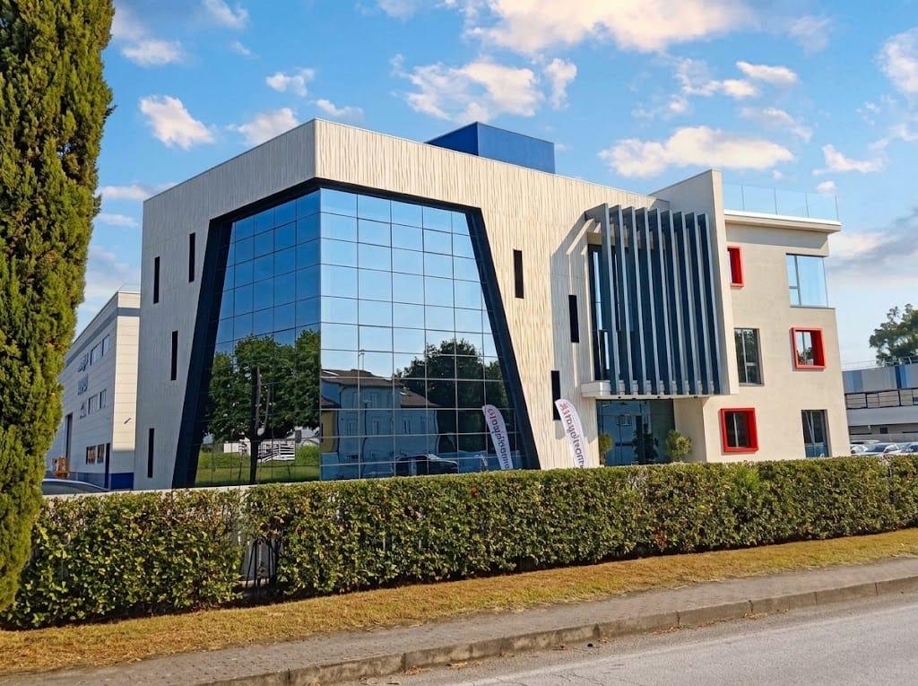 Porcari, la fabbrica che riflette il paesaggio: il progetto di via del Centenario in corsa per il premio di architettura 'The New Envelope'