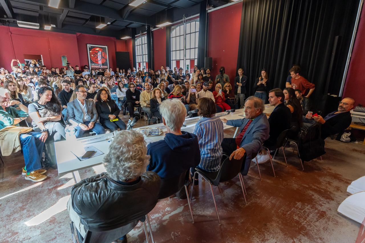 Ferrara, Oliver Stone alla Blow-up Academy: oltre 300 studenti per il regista