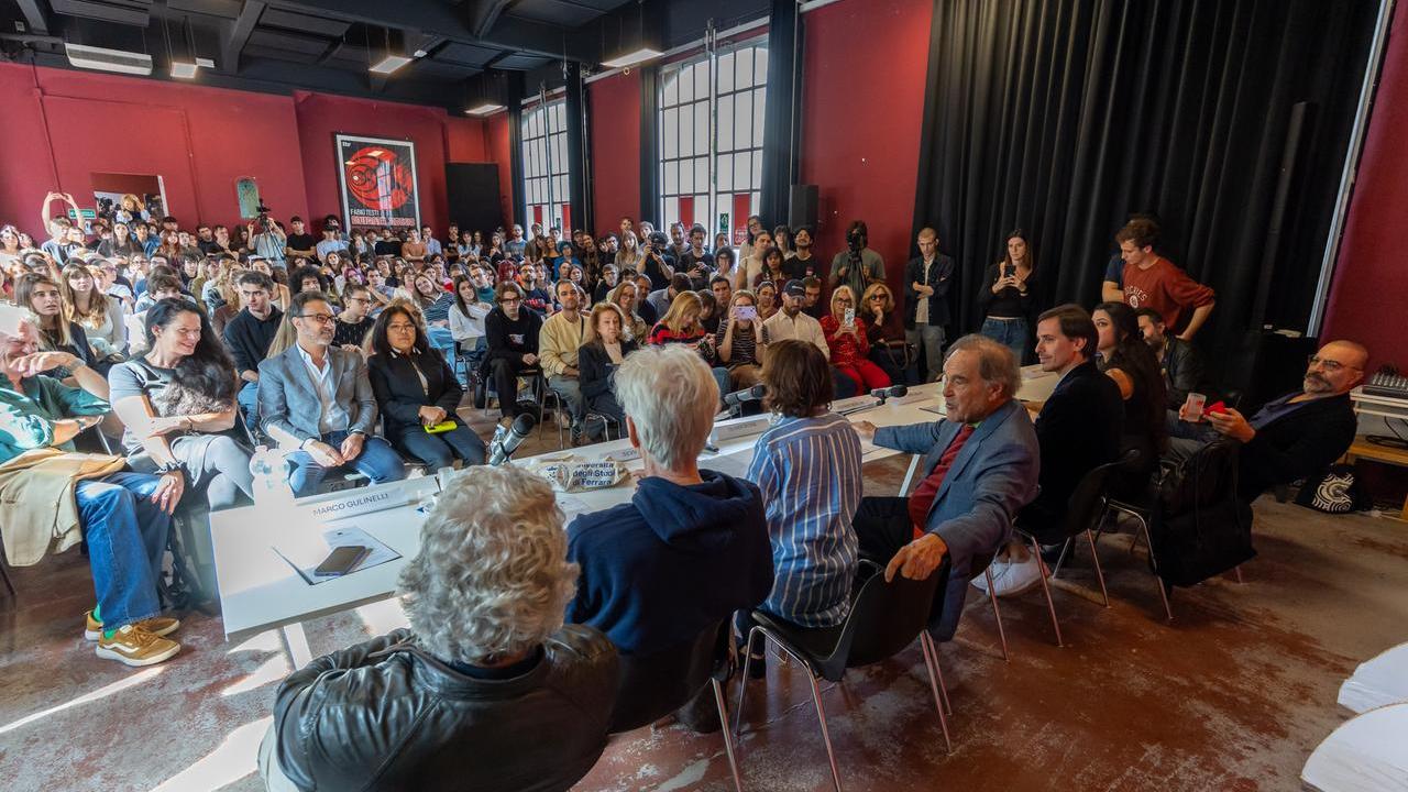 Ferrara, Oliver Stone alla Blow-up Academy: oltre 300 studenti per il regista