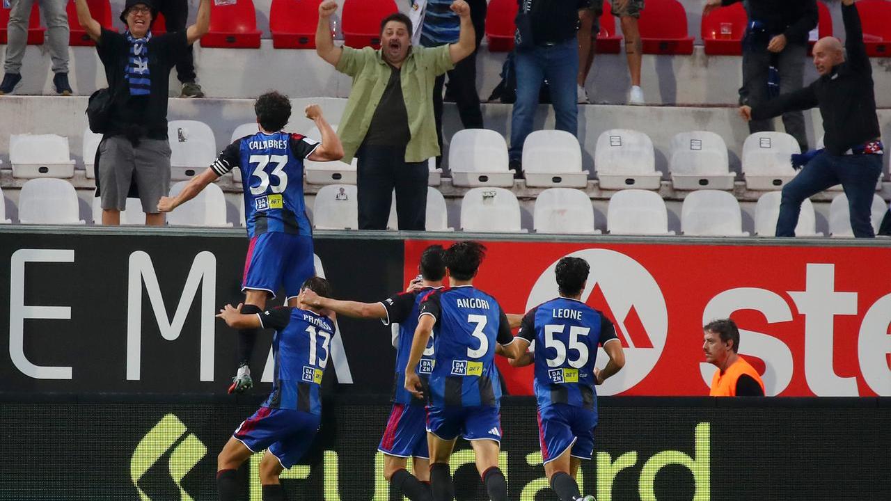 L'esultanza di Calabresi dopo il gol del 2-0 (foto Lapresse)