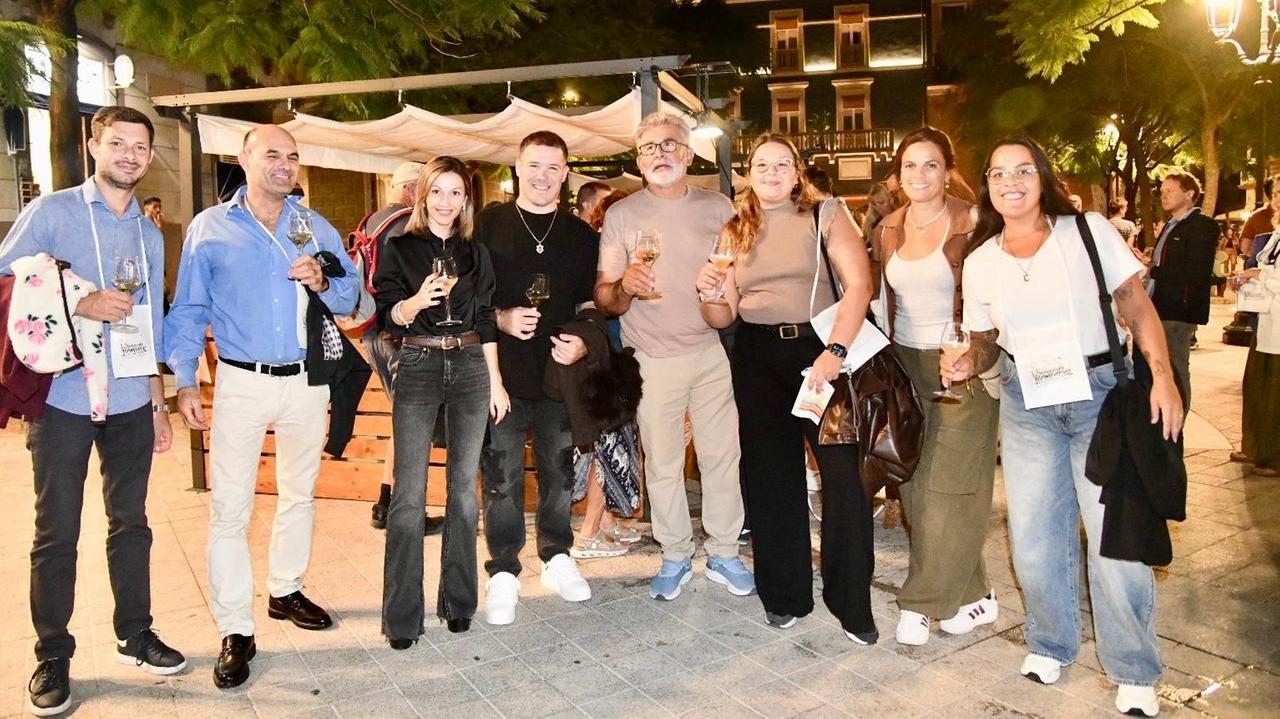 Olbia, centro storico in festa per Benvenuto Vermentino: brindisi in piazza per salutare l’estate