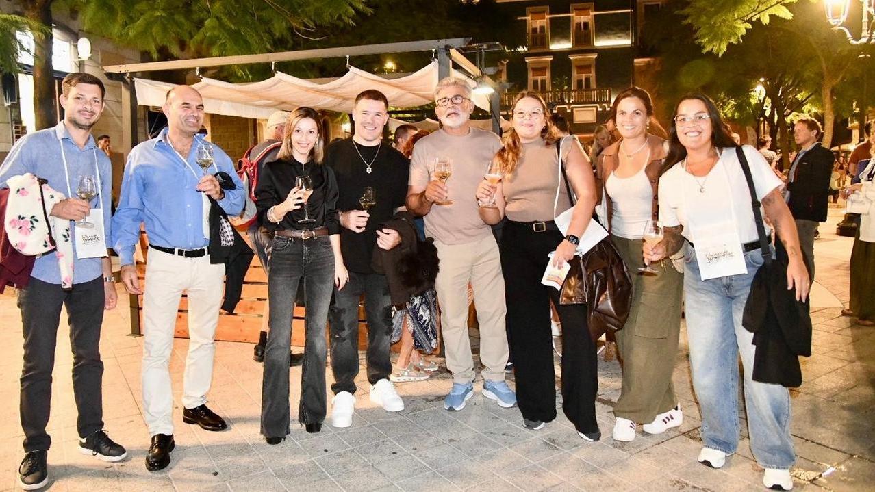 Olbia, centro storico in festa per Benvenuto Vermentino: brindisi in piazza per salutare l’estate