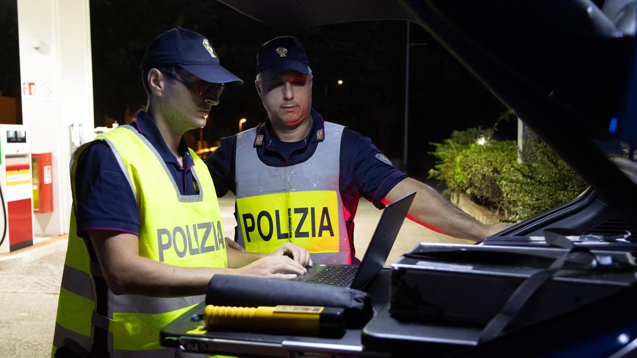 Ferrara, vende online auto usate: il Comune gli impone lo stop