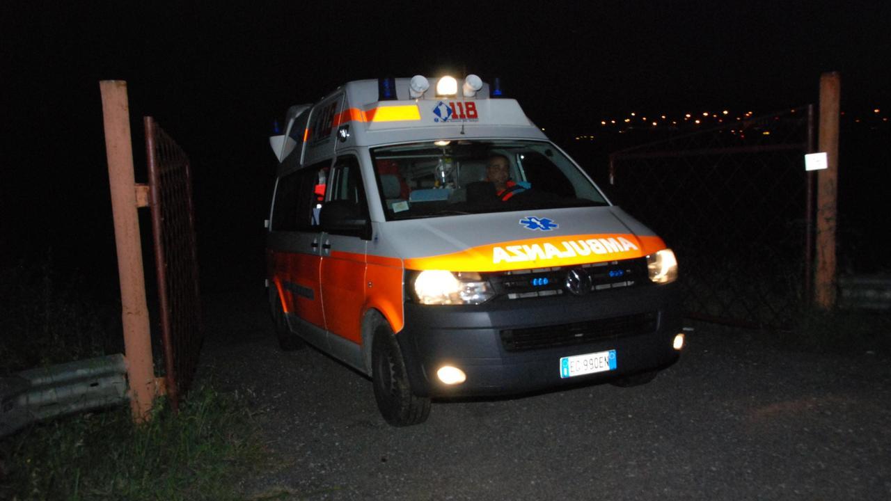 Lo scontro frontale e le fiamme: morto il conducente dell’auto avvolta dal fuoco