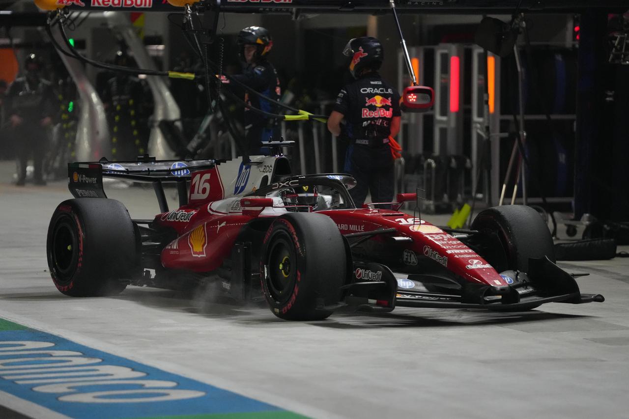 Verstappen trionfa a Singapore, Leclerc secondo. Antonelli sul podio: ora ha il primo match point per il Mondiale