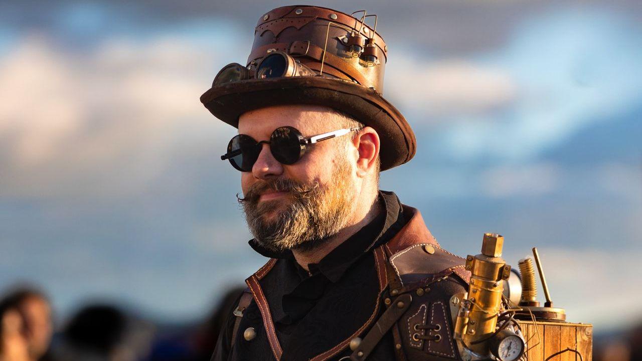 Francesco Cioli, il gastronomo di Piombino che all’alba si trasforma in Steampunk maker di talento