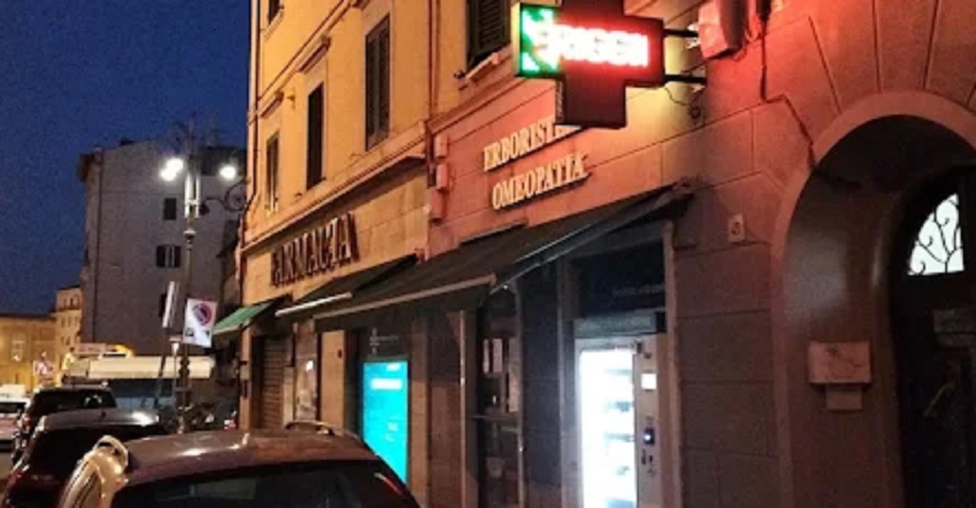 La farmacia "Dr. Max" di via de Larderel